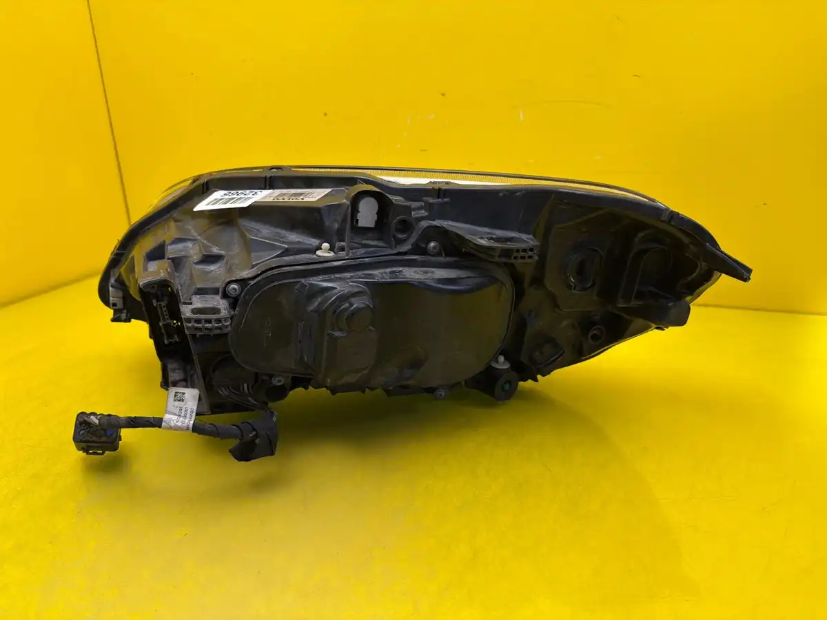 Far Dreapta Volvo XC60 Lift Xenon
