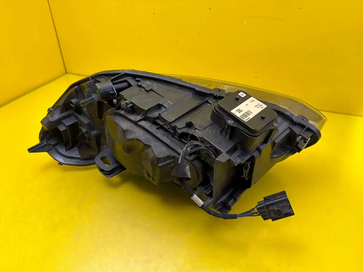 Far Dreapta Volvo XC60 Lift Xenon