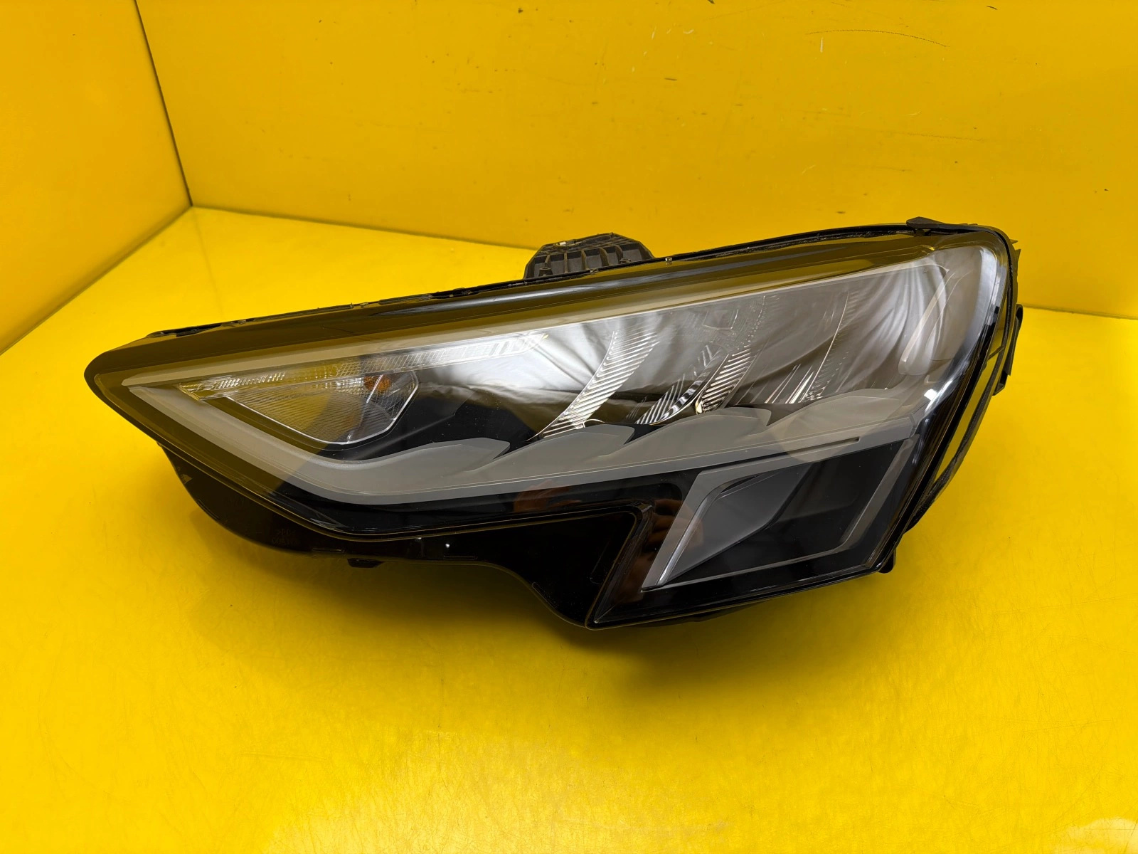 Far stânga Full LED OEM 32970