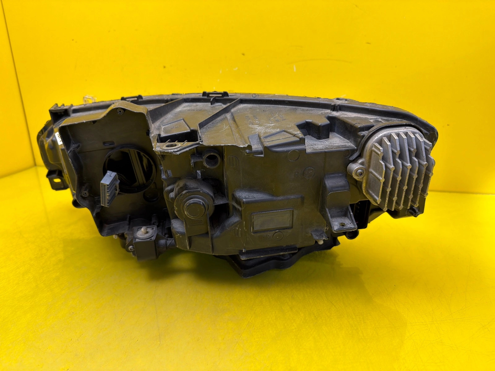 Far Dreapta Volvo S90 V90 16- Mid LED - Image 3