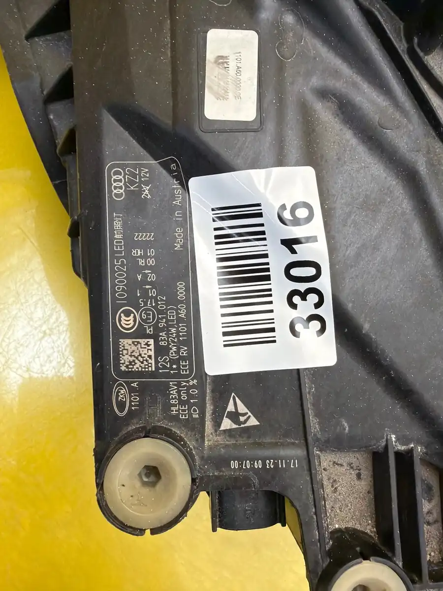 Far Dreapta Audi Q3 83A Matrix Full LED