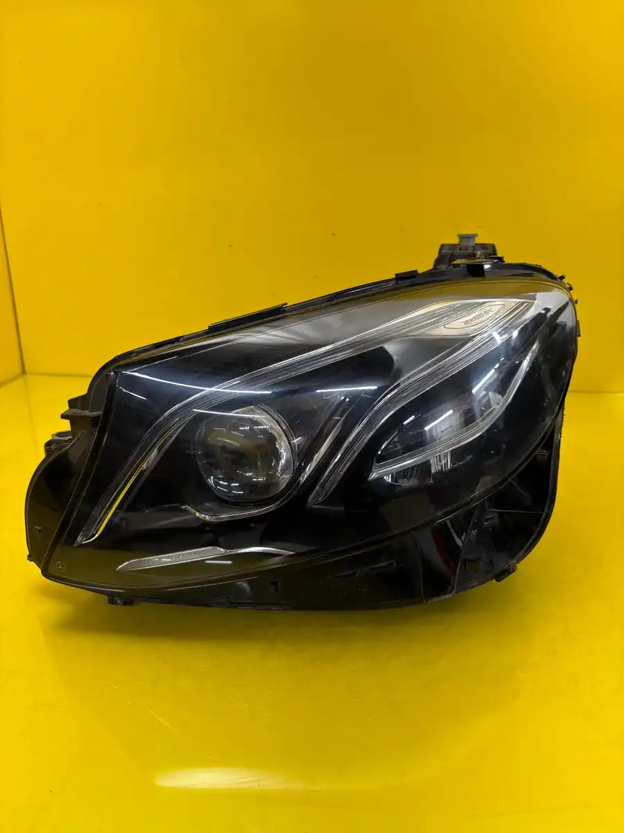 Far Stanga Mercedes Klasa W213 Multibeam