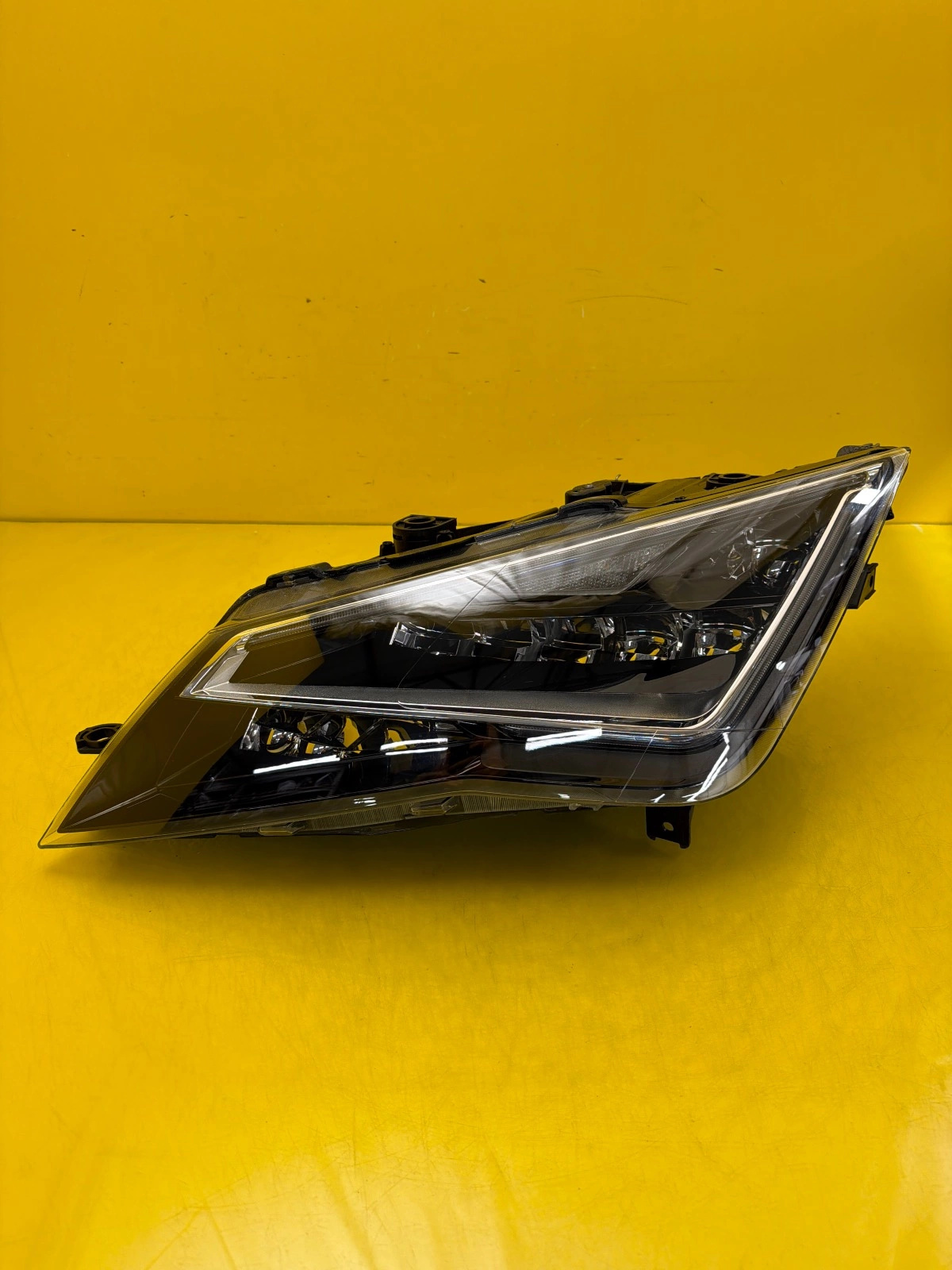 Far Seat Leon III Full LED