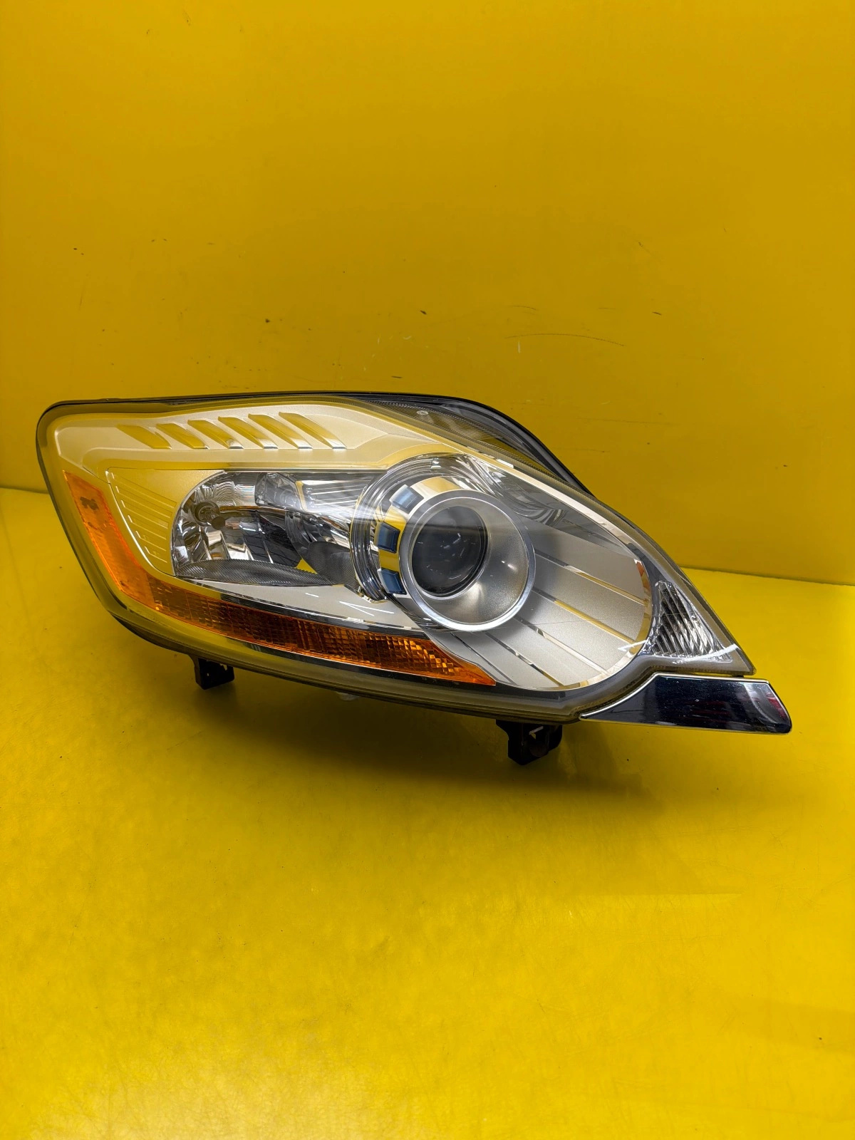 Far Dreapta Ford Kuga MK1 Xenon