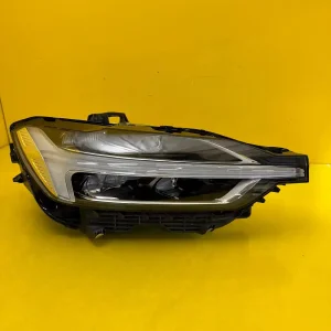 Far Dreapta Volvo XC60 II Full LED