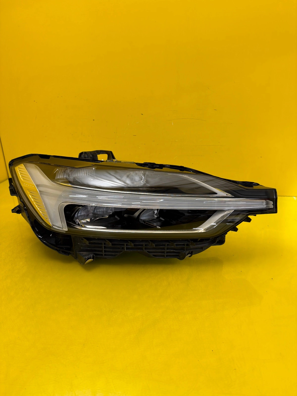 Far Dreapta Volvo XC60 II Full LED