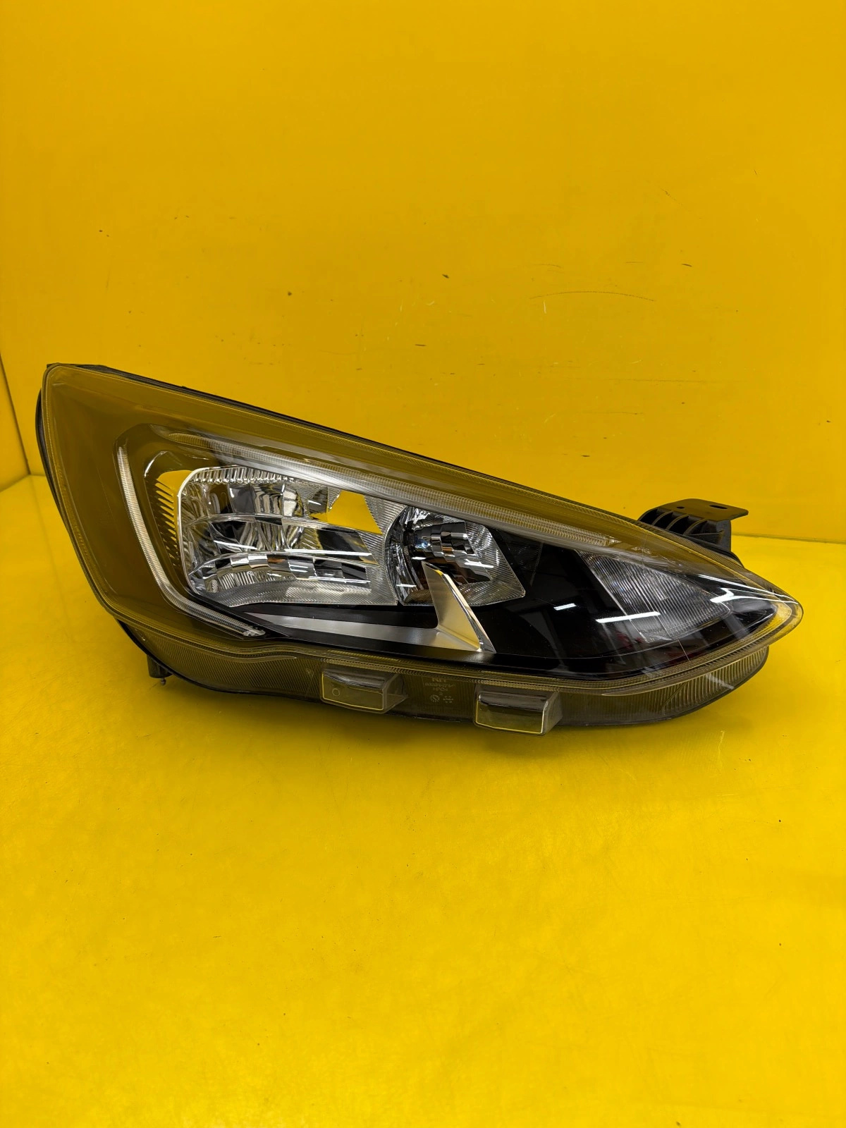 Far Dreapta Ford Focus IV 18 Ciemna LED