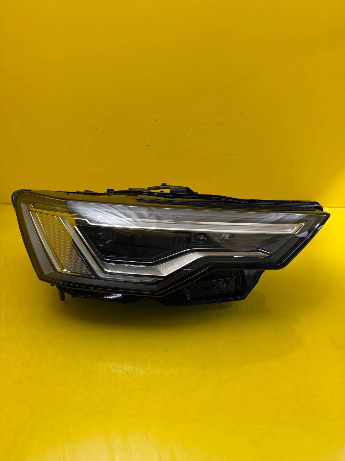 Far dreapta Full LED OEM 33108