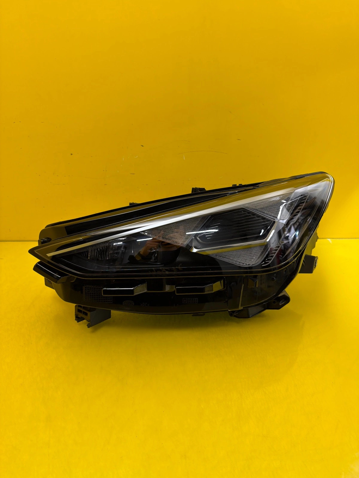 Far Seat Cupra Tavascan Full LED