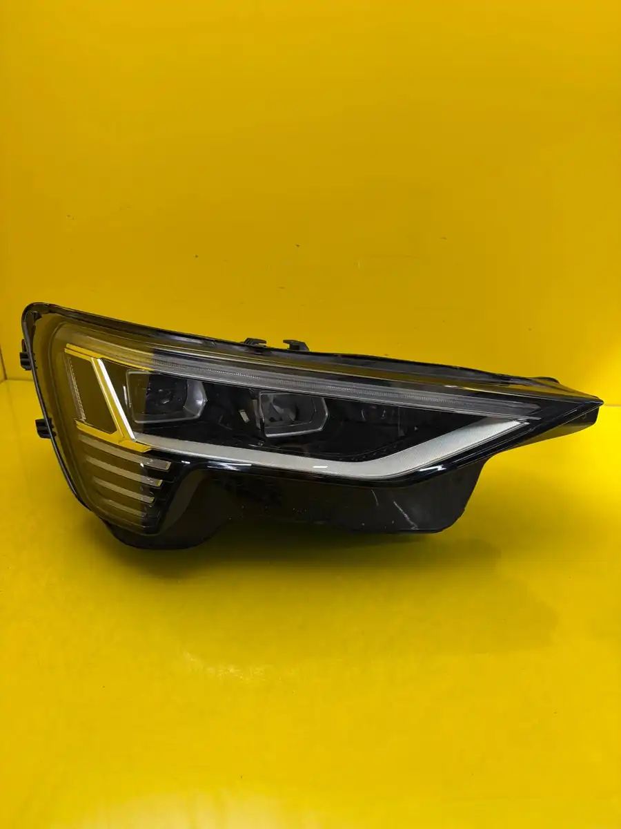 Far Dreapta Audi E-Tron 4KE Full LED