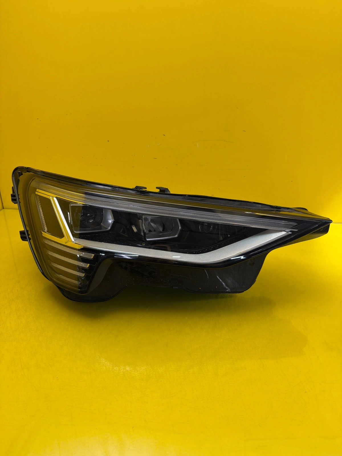 Far dreapta Full LED OEM 33133