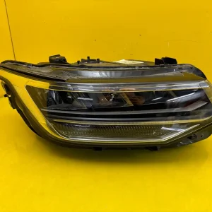 Far Dreapta VW Tiguan Allspace 5NN Full LED