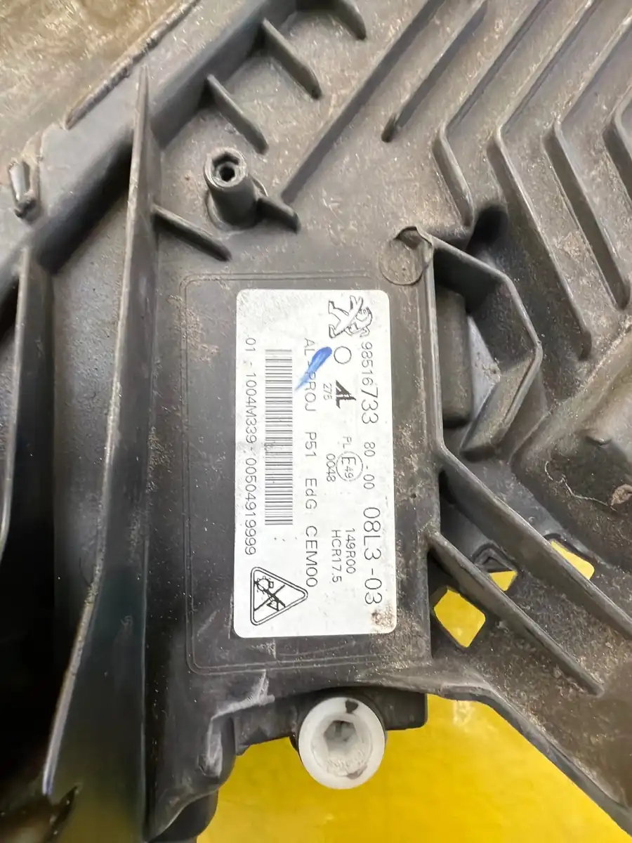 Far Peugeot 308 III T10 P5 LED