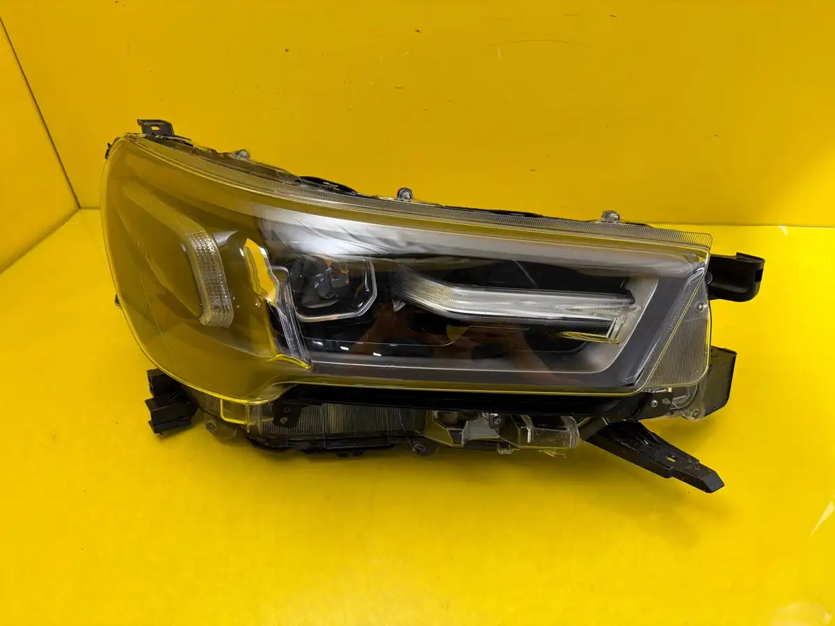 Far Dreapta Toyota Hilux VIII 8 Lift Full LED