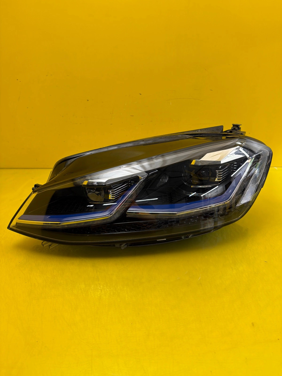 Far stânga Full LED Facelift 2016-2020 OEM 33166