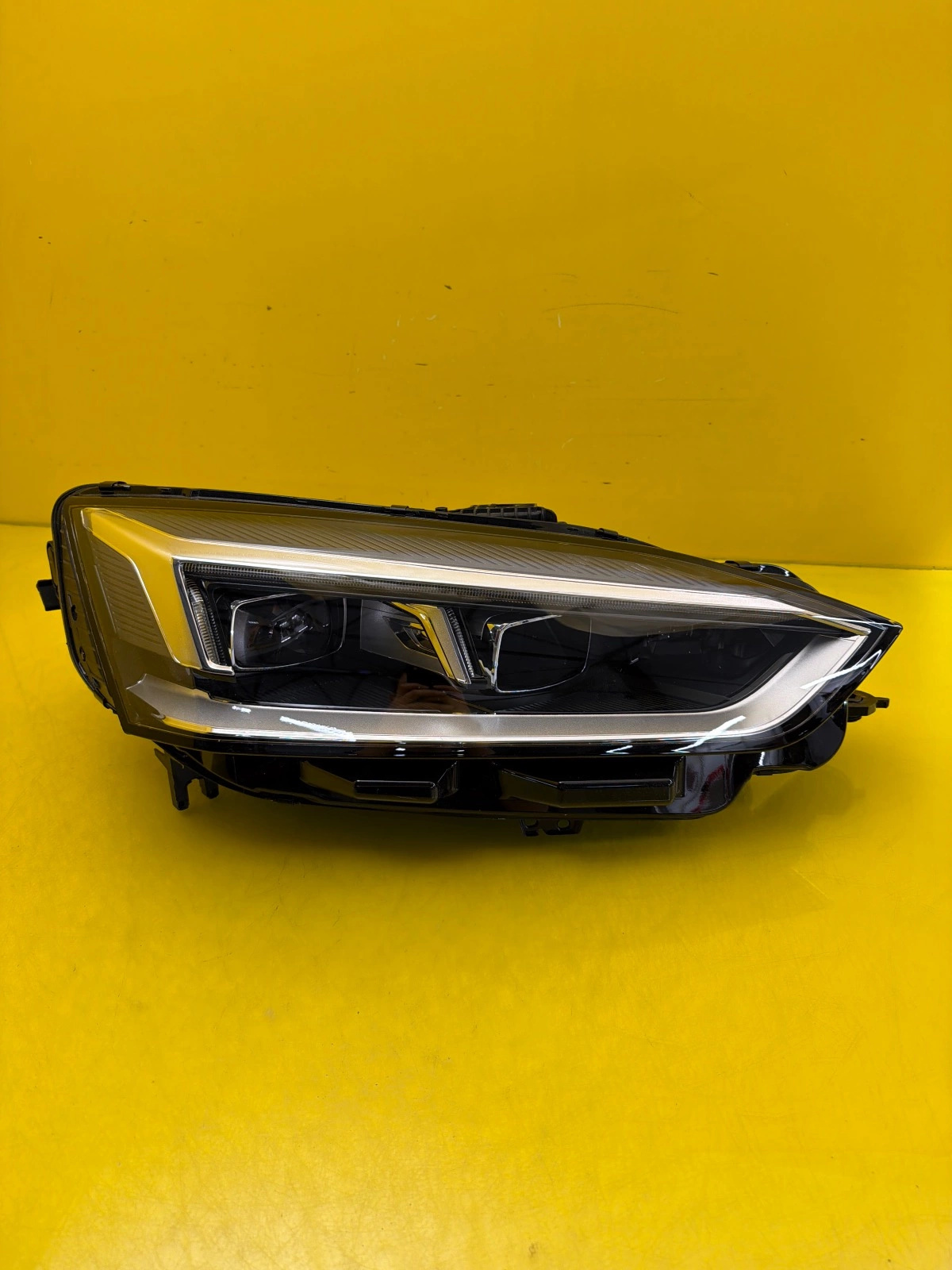 Far dreapta Full LED OEM 33179