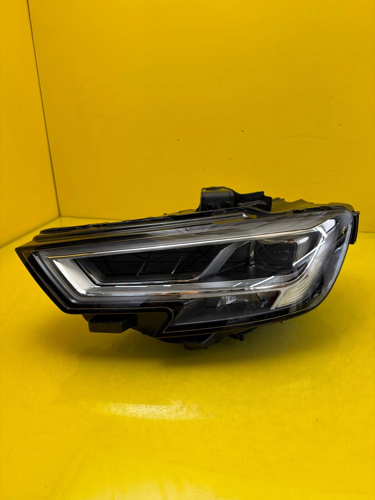 Far stânga Full LED Facelift OEM 33200