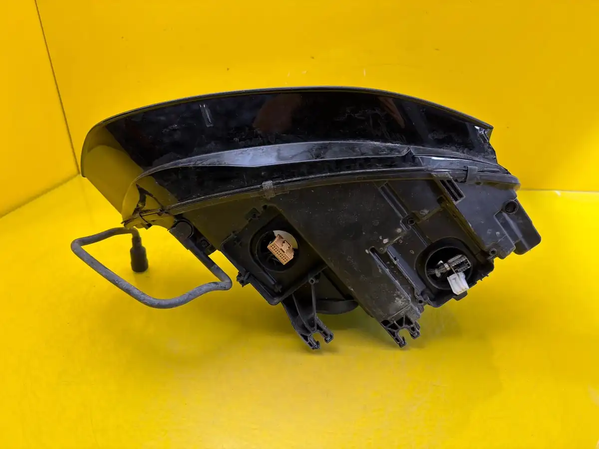 Far Stanga Audi A4 B8 Lift Xenon