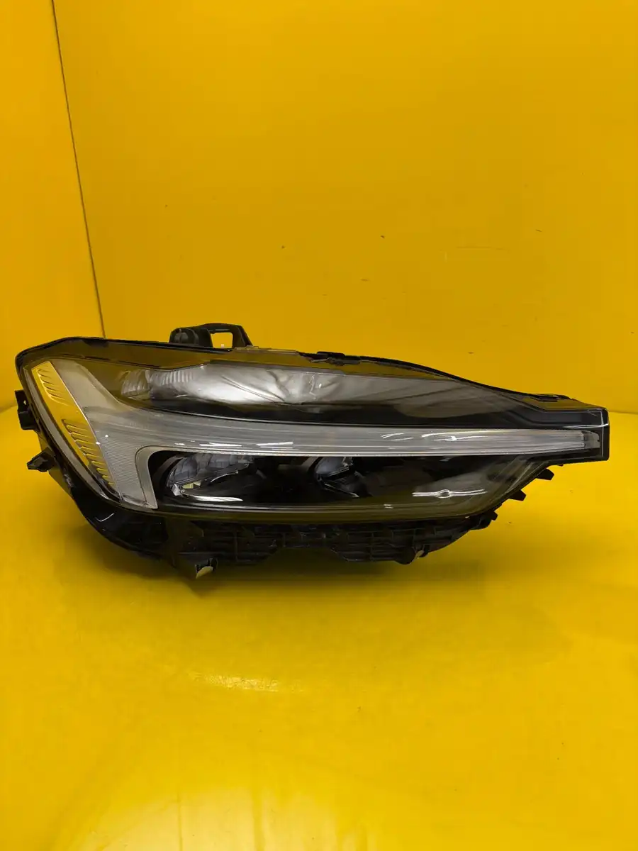 Far Dreapta Volvo XC60 II Lift 20- Full LED
