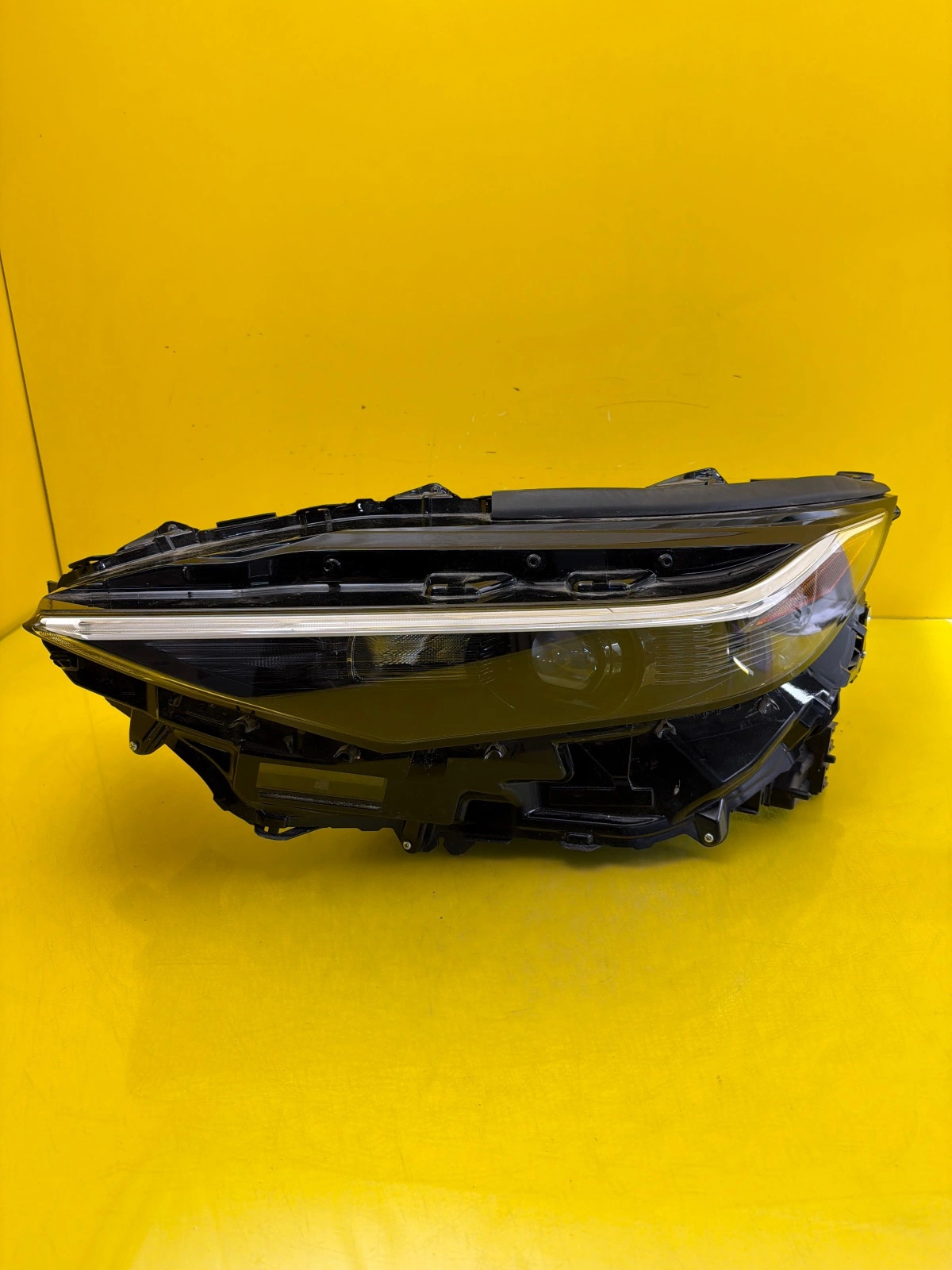 Far Toyota BZ4X Full LED