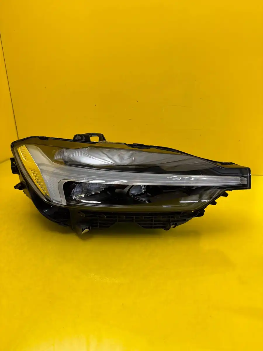 Far Dreapta Volvo XC60 II Lift Full LED