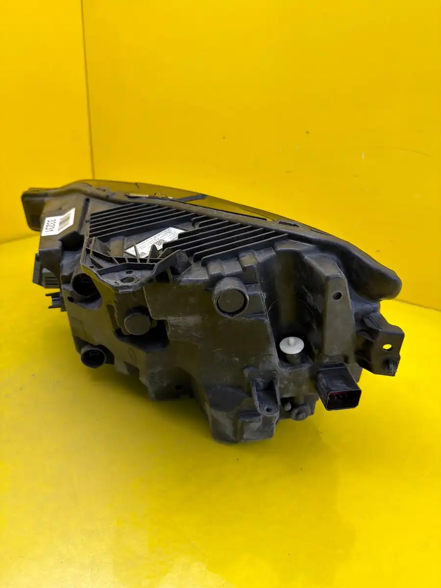 Far Dreapta Volvo XC60 II Lift Full LED