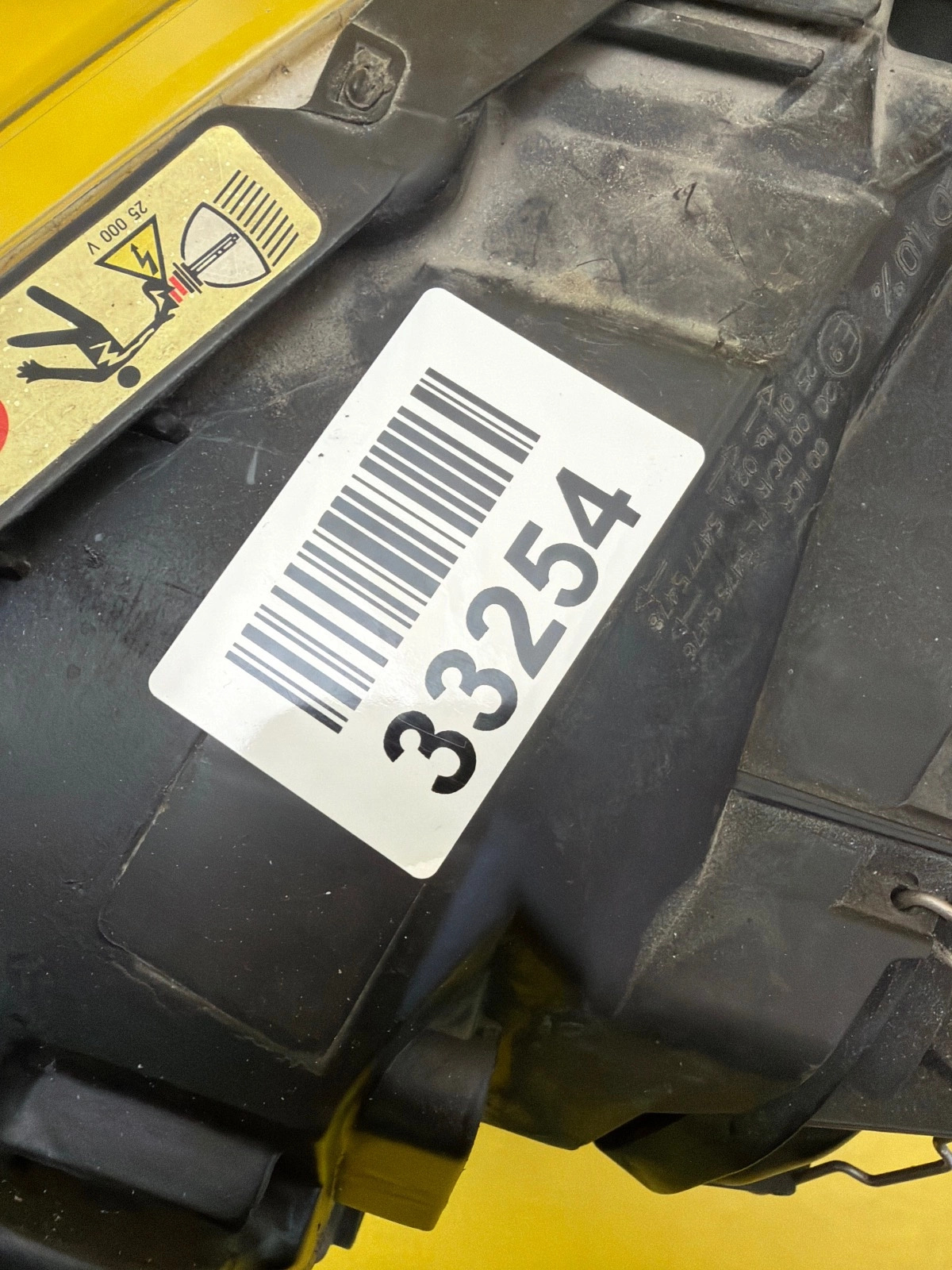 Far dreapta Xenon BMW Seria 1 E81 Facelift 2004-2007 OEM 33254 - Image 2