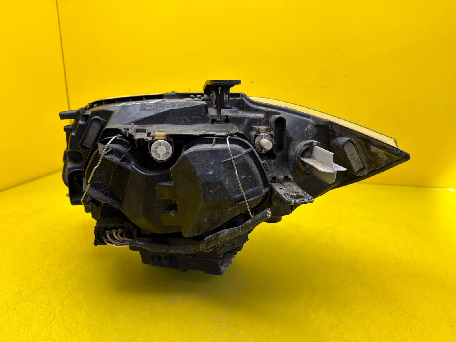 Far dreapta Xenon BMW Seria 1 E81 Facelift 2004-2007 OEM 33254 - Image 3