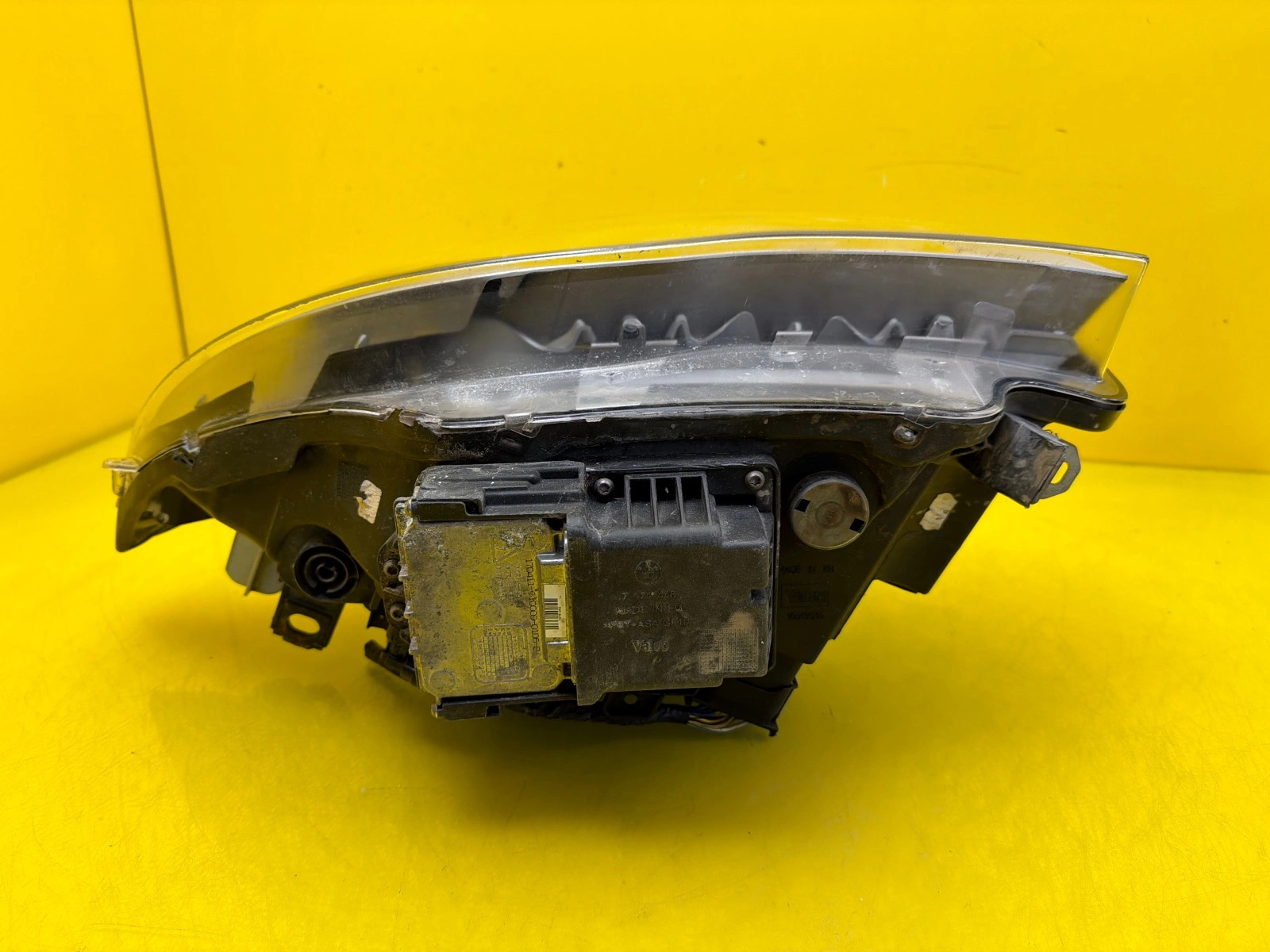 Far dreapta Xenon BMW Seria 1 E81 Facelift 2004-2007 OEM 33254 - Image 4
