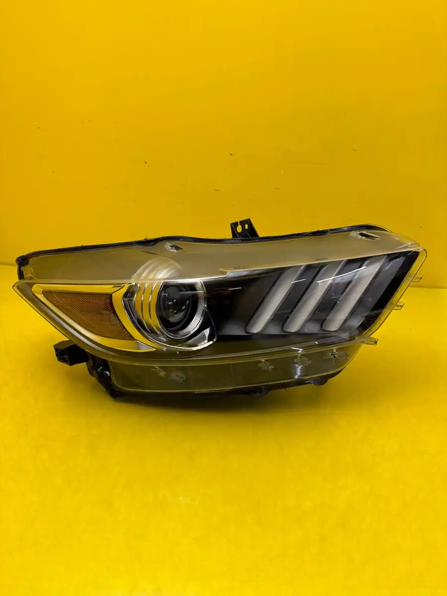 Far Dreapta Ford Mustang VI 15 Xenon