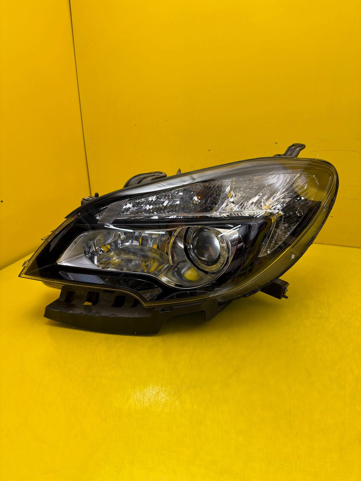 Far stânga Xenon OEM 33283