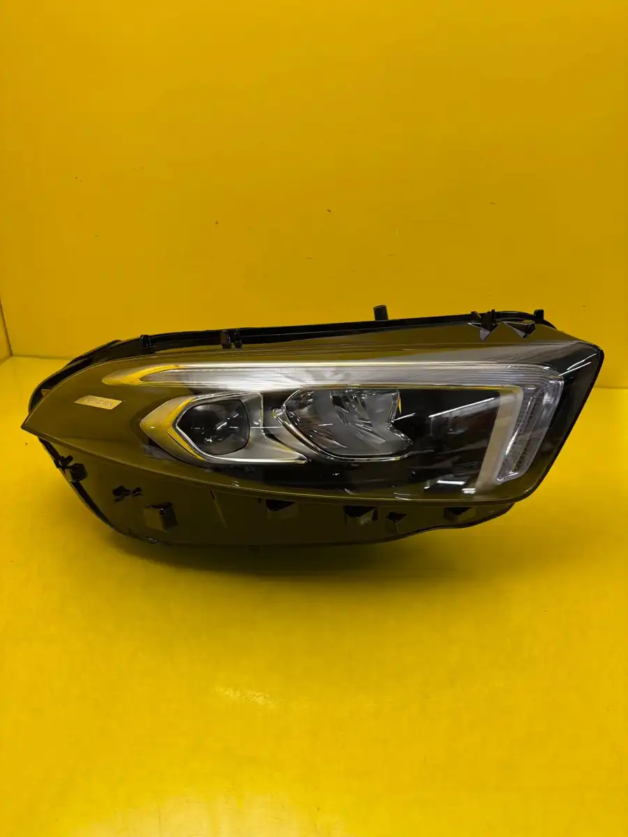 Far Dreapta Mercedes A-Class W177 19- Full LED