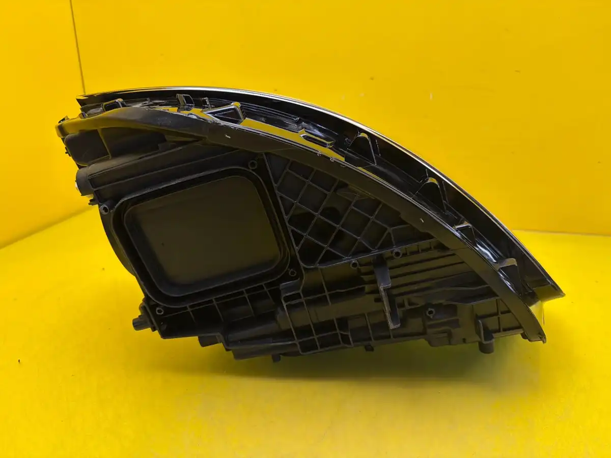 Far Dreapta Mercedes A-Class W177 19- Full LED