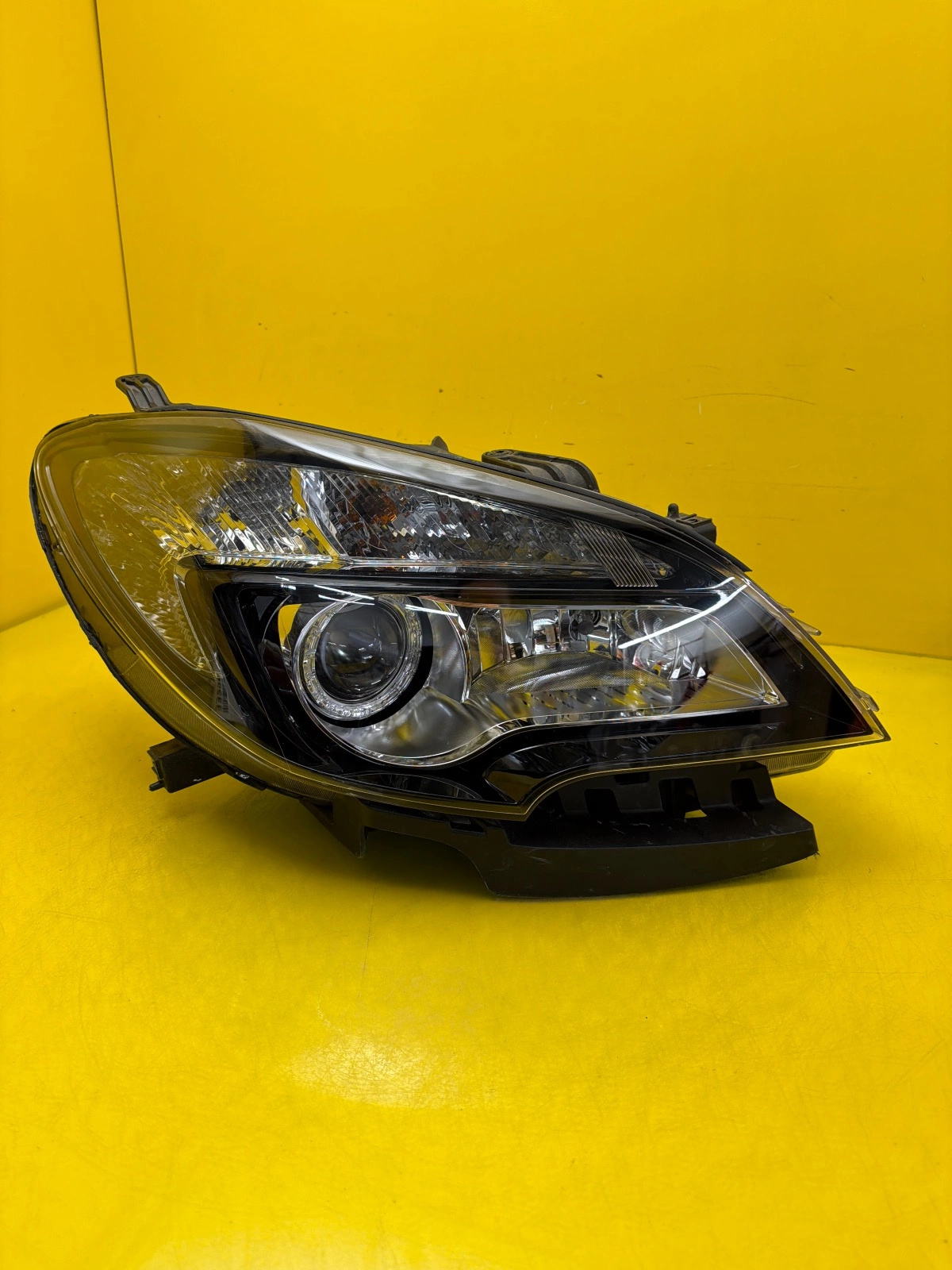 Far Dreapta Opel Mokka A 12- Xenon