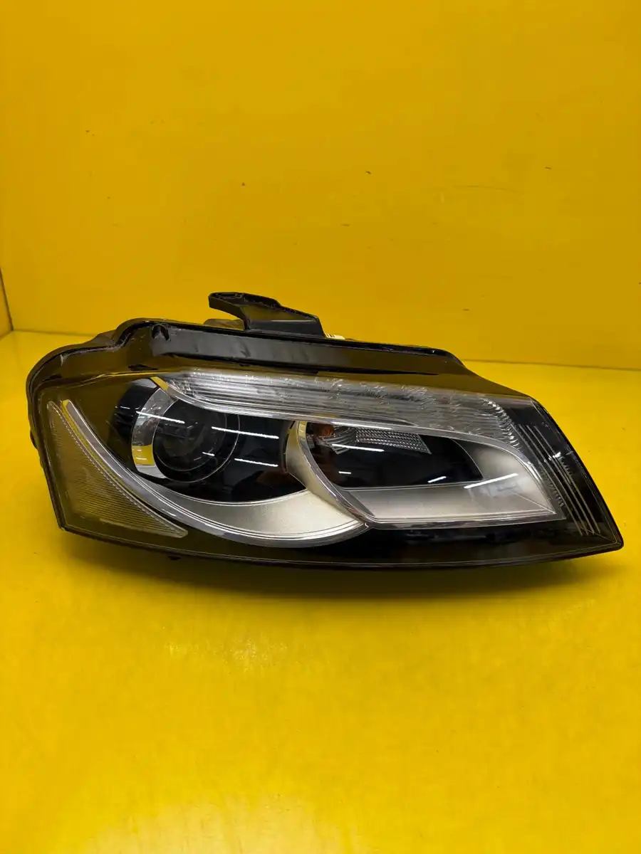 Far Dreapta Audi A3 8P Lift 10 Xenon