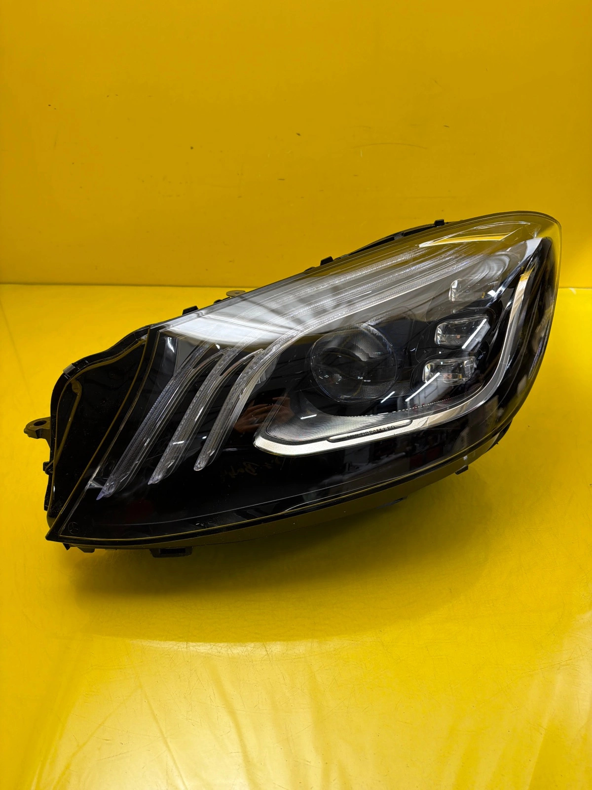 Far stânga Full LED Facelift OEM 33334