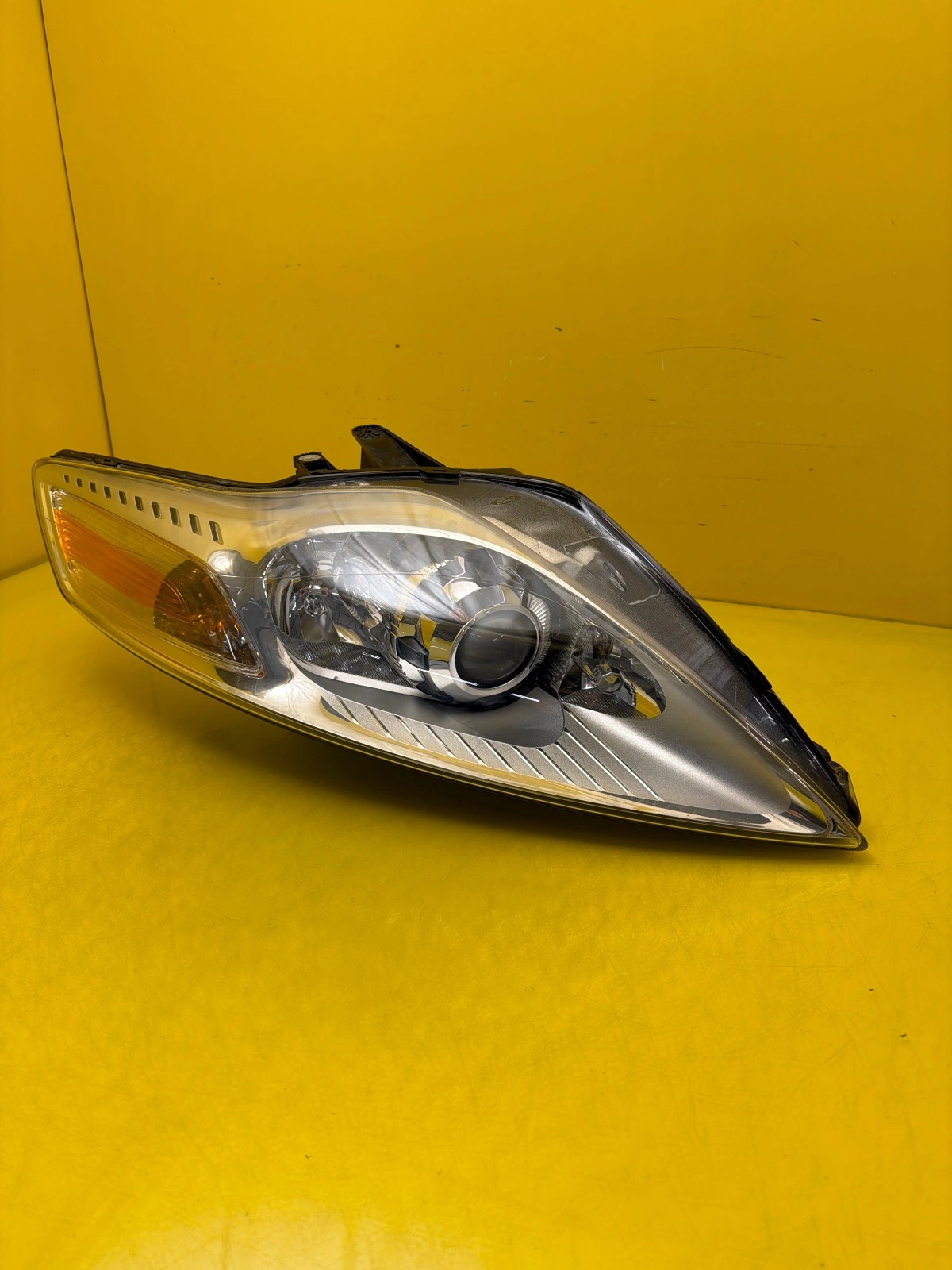 Far Dreapta Ford Mondeo MK4 Lift 10 Bixenon