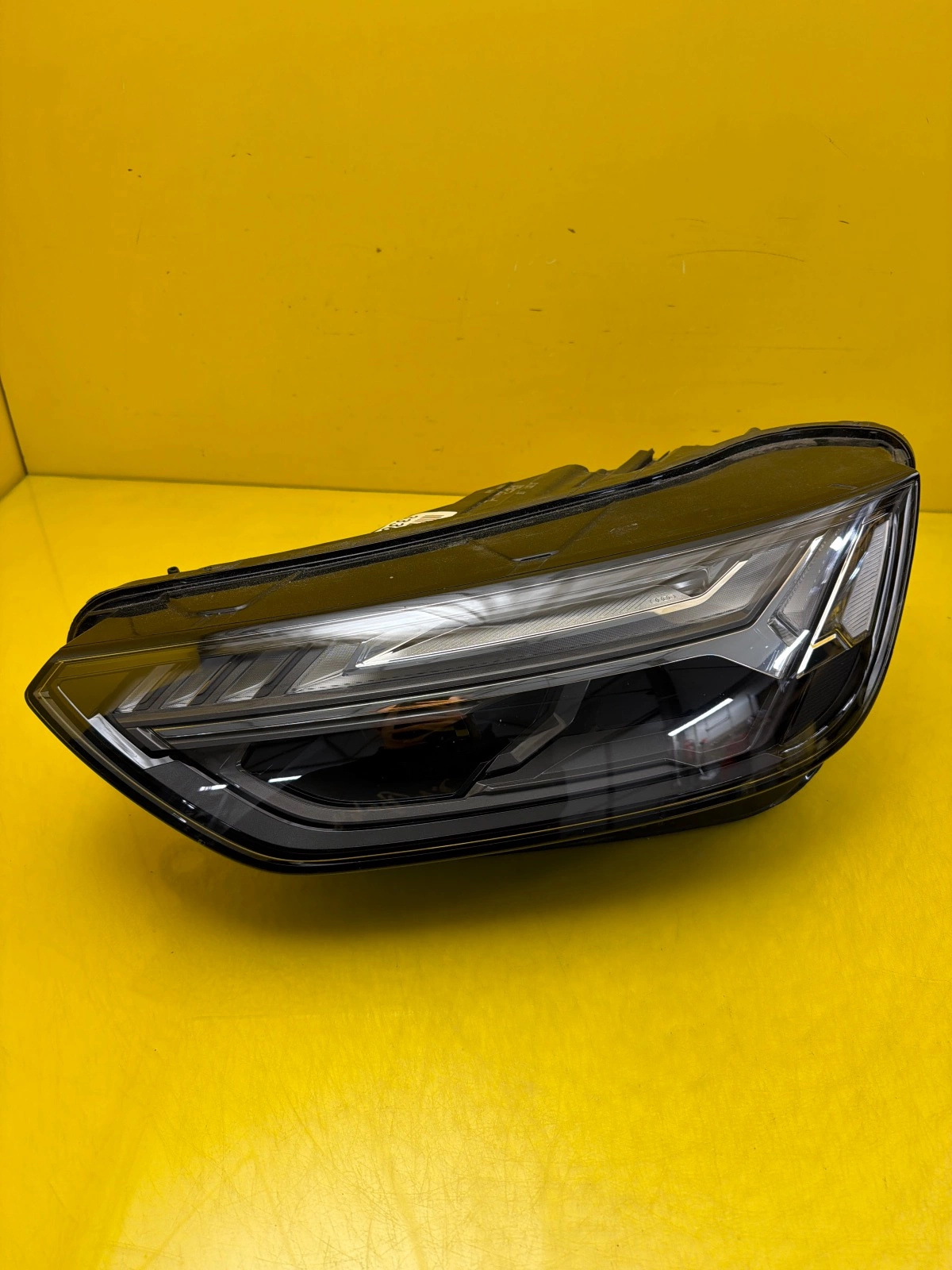 Far stânga Facelift OEM 33360