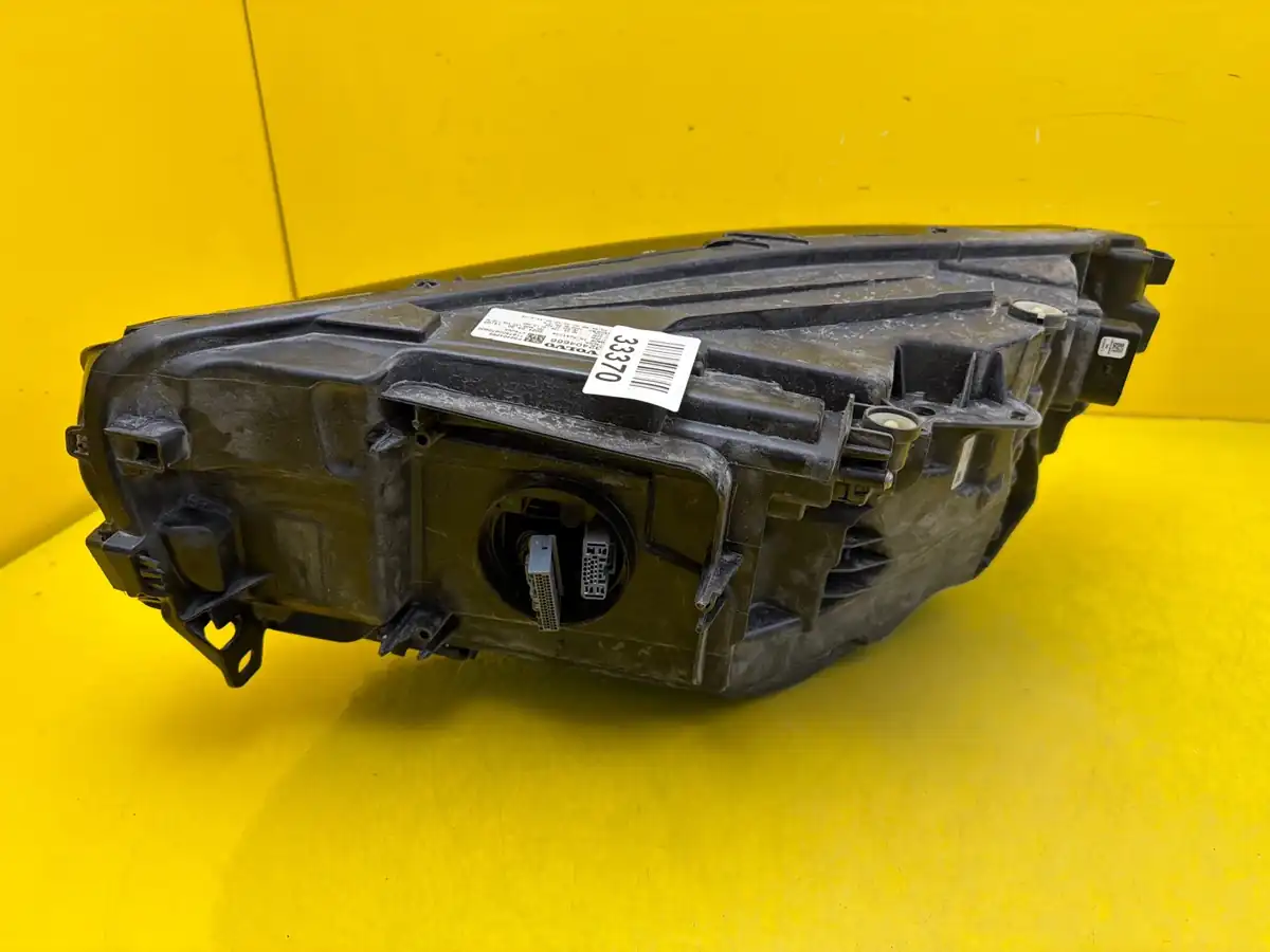 Far Dreapta Volvo XC40 Lift Full LED