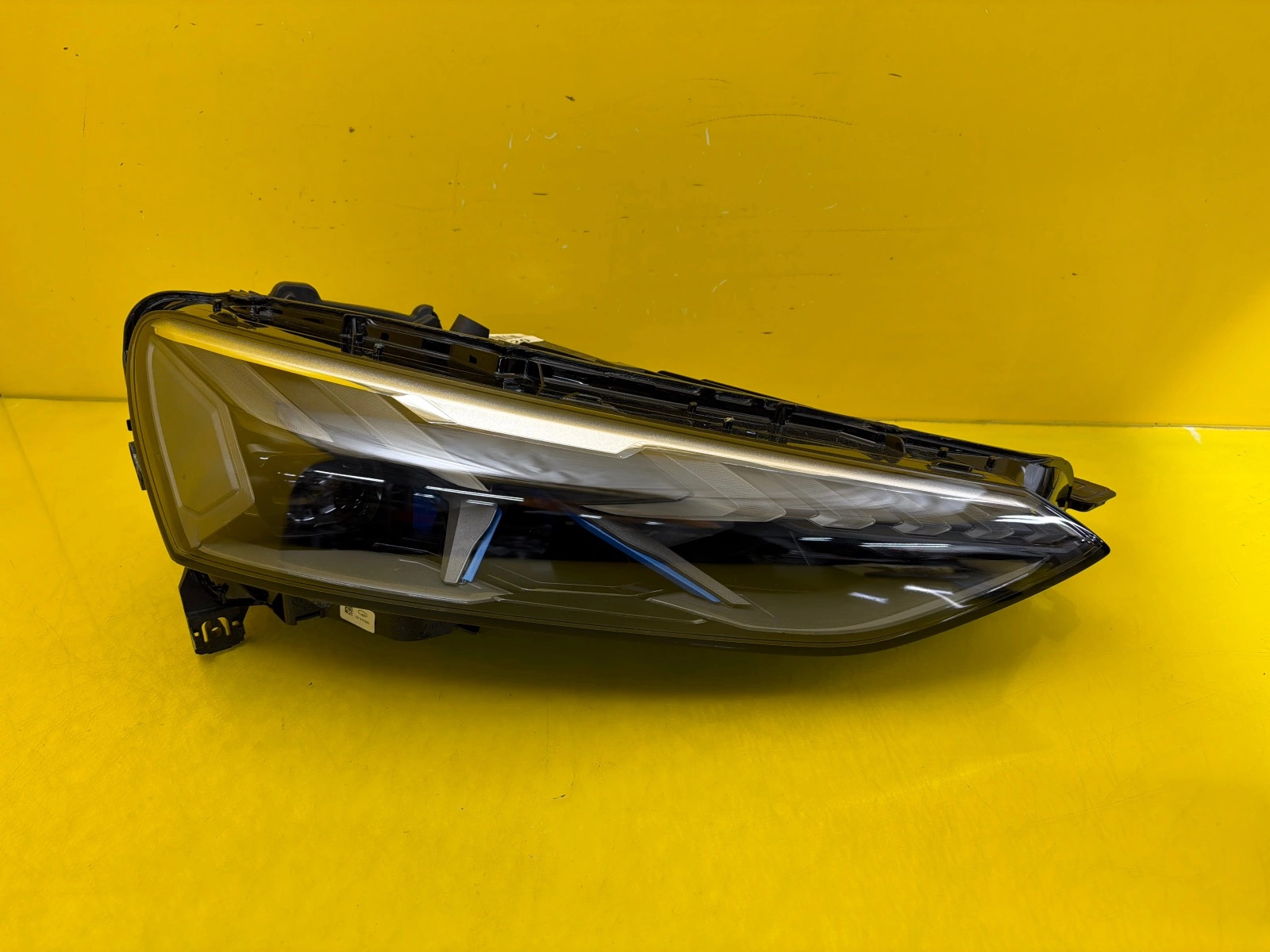 Far dreapta Full LED OEM 33420