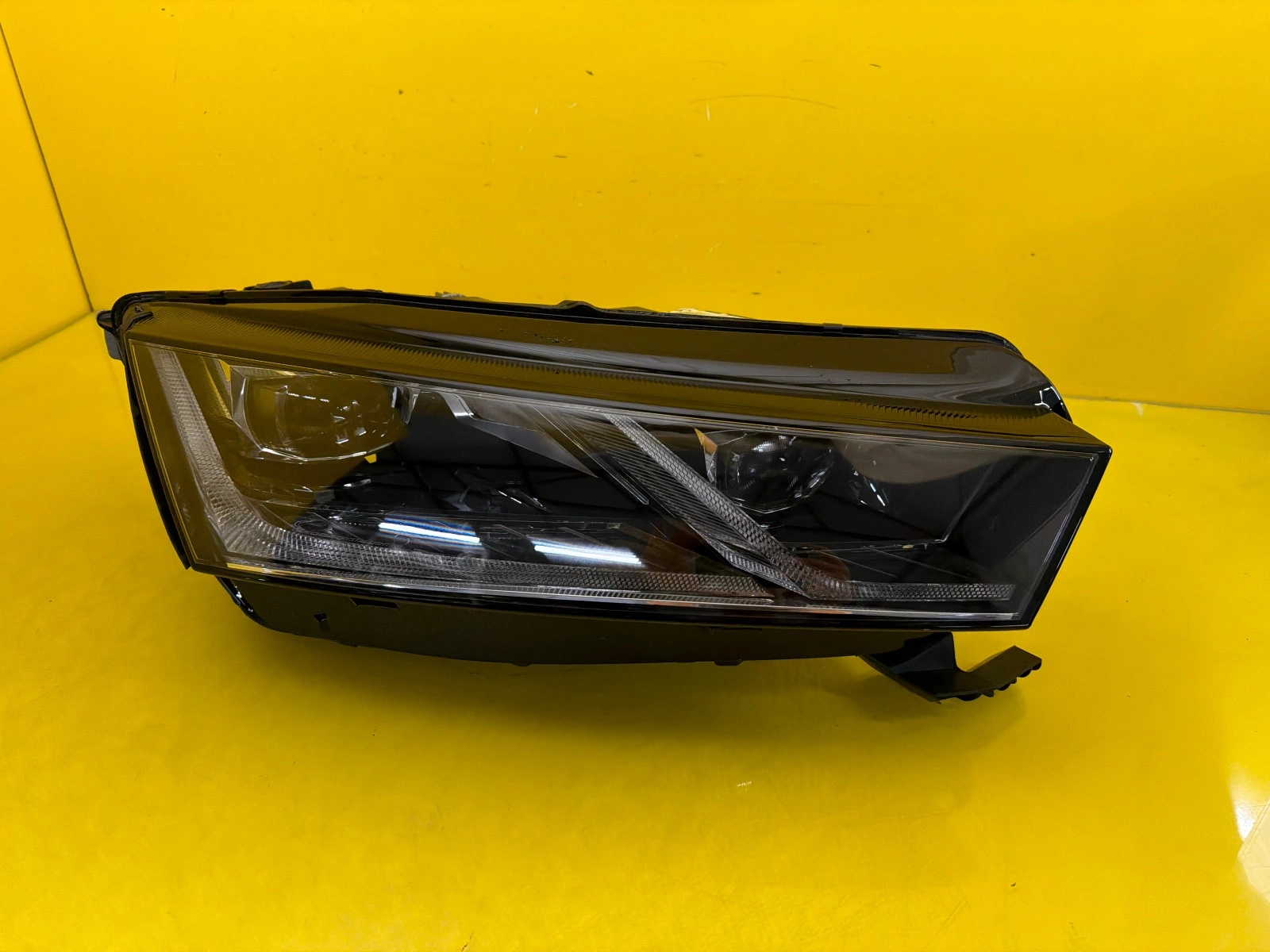 Far dreapta Full LED OEM 33427
