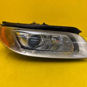 Far Dreapta Volvo V70 III S80 II Xenon