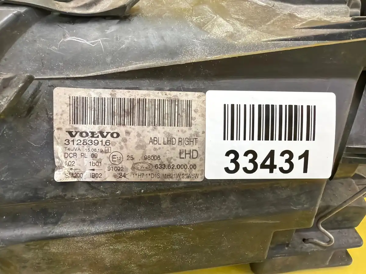 Far Dreapta Volvo V70 III S80 II Xenon