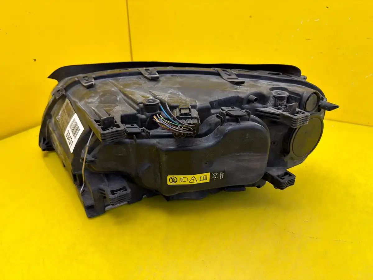 Far Dreapta Volvo V70 III S80 II Xenon