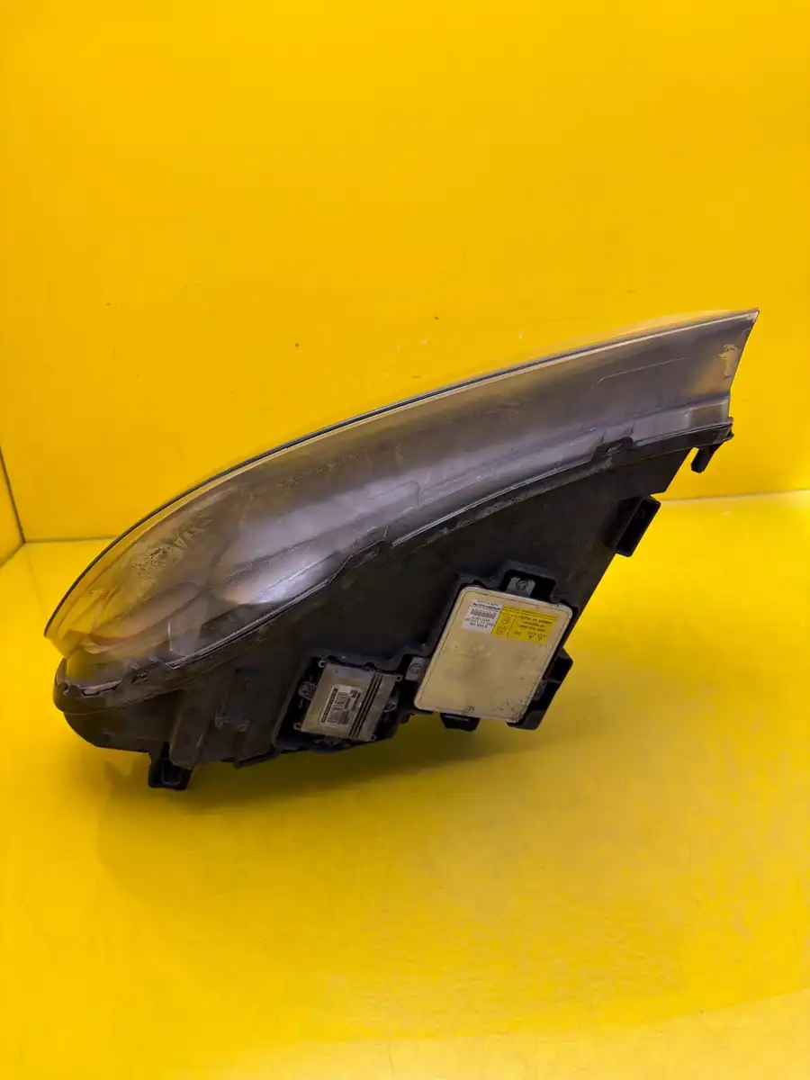 Far Dreapta Volvo V70 III S80 II Xenon