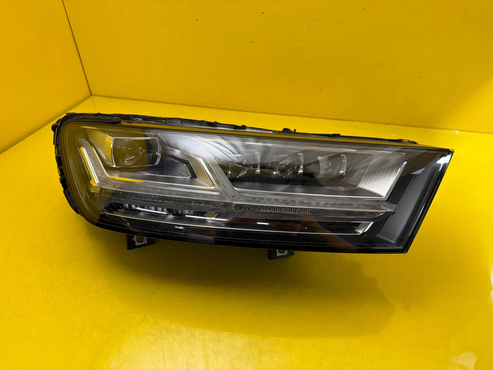 Far Dreapta Audi Q7 4M0 Matrix Full LED