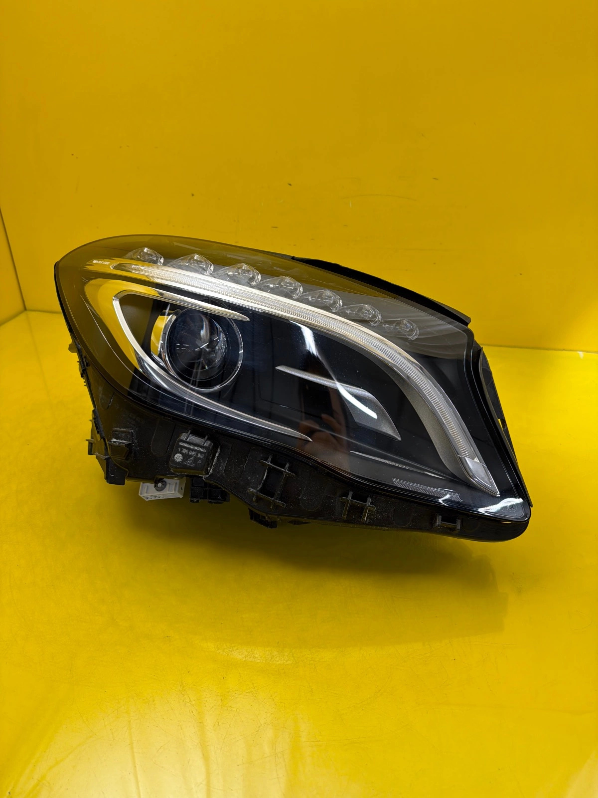Far dreapta Bi-Xenon OEM 33439