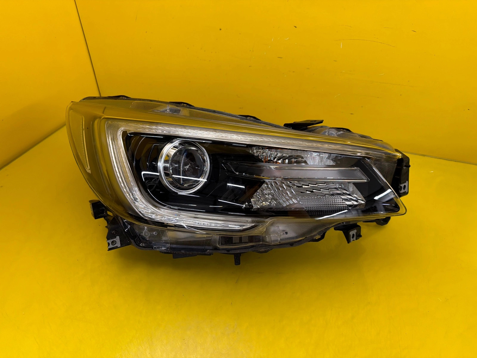 Far dreapta Full LED OEM 33440