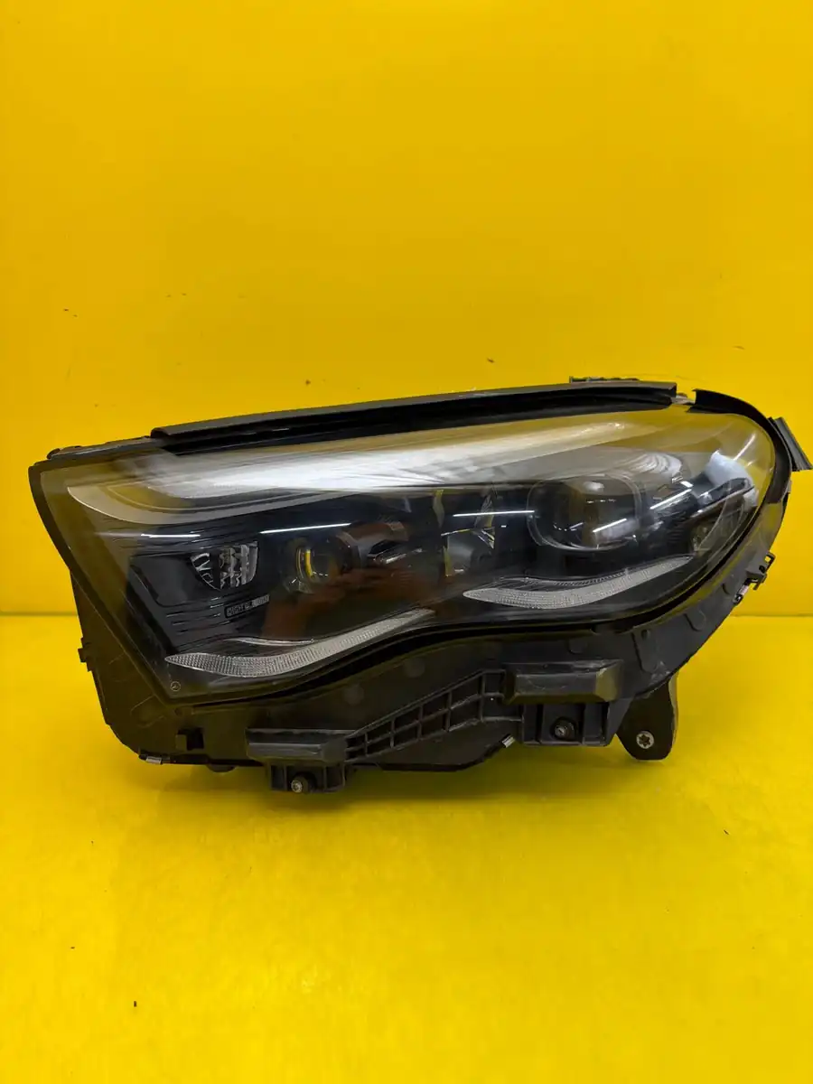 Far Stanga Mercedes Klasa W214 Digital Light