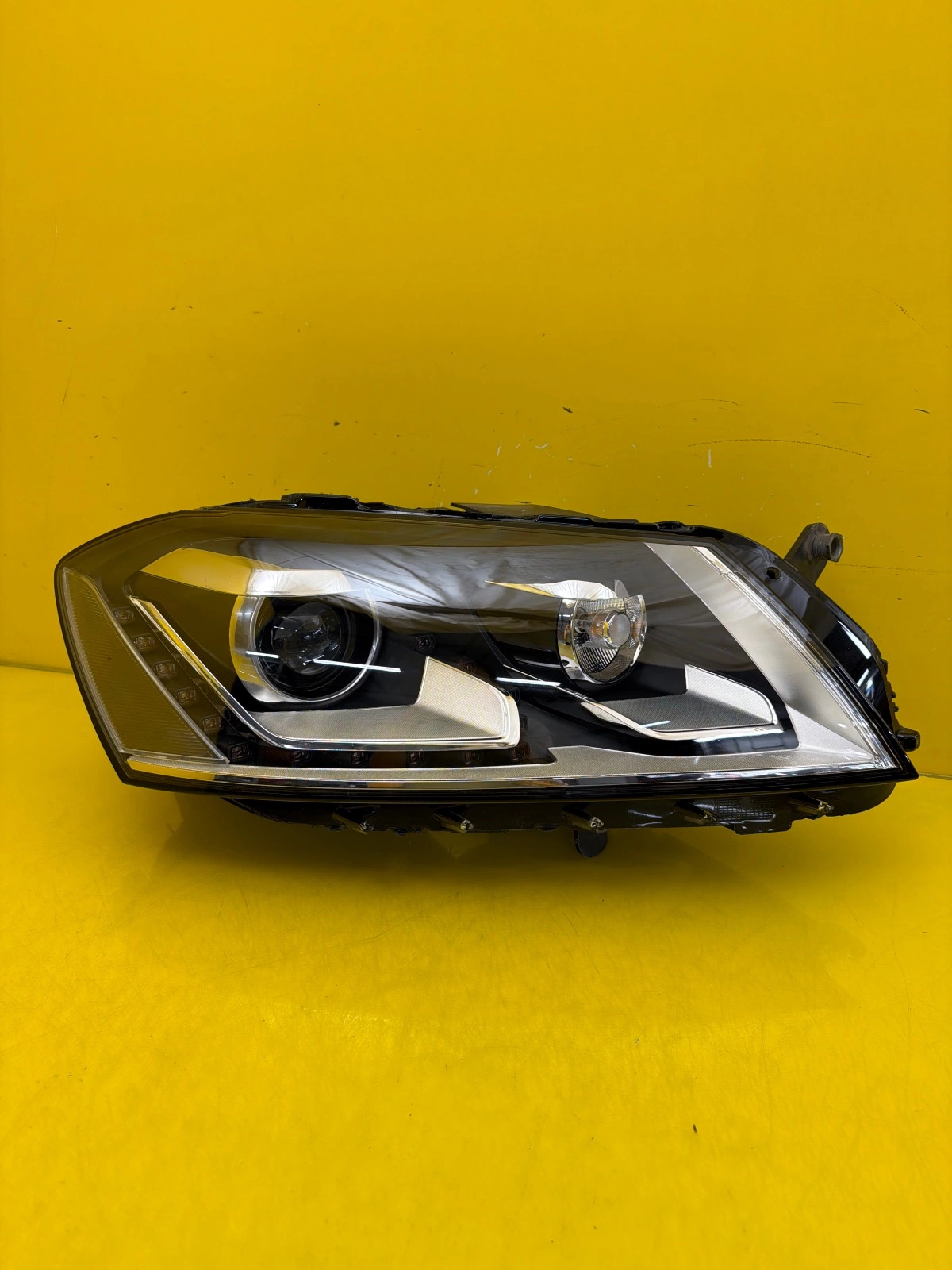 Far dreapta LED Xenon OEM 33475